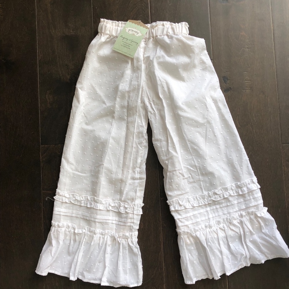Persnickety ruffle crop